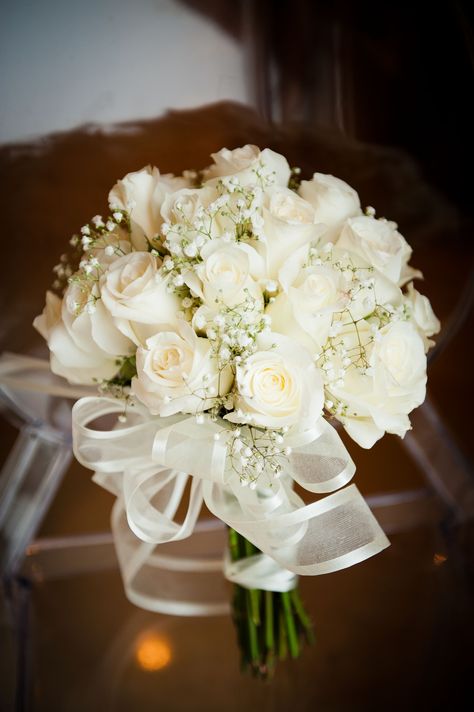 White Rose Bouquet, Bridal Bouquet Flowers, White Bridal Bouquet, White Wedding Bouquets, Corsage Wedding, Champagne Wedding, White Bouquet, Flower Bouquets, Baby's Breath