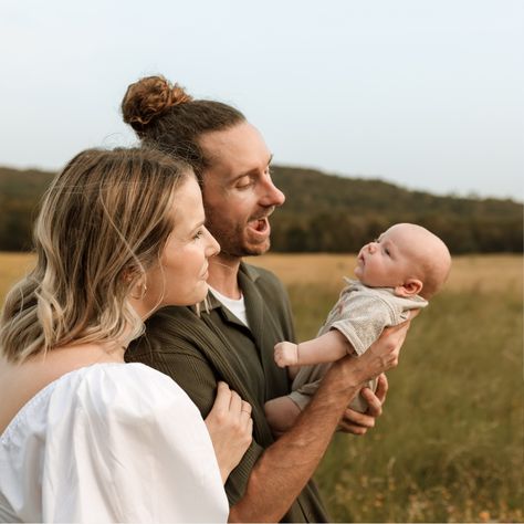 Family photos with 3 month old baby outside during the summer | Oh, Tannenbaum Photography Family Pictures With A 3 Month Old, 3 Month Old Family Photoshoot, Family Photos 4 Month Old, 2 Month Photos, 3 Month Old Family Photos, Family Pictures With 3 Month Old, Fall Family Photos With Baby, Parents Photography, Grass And Flowers