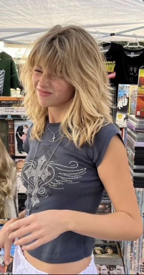 Indie Blonde Hair, 70s Blonde Shag, Mid Length Hair Shaggy Layers, Blonde Layers And Bangs, 70s Shag Haircut Women, The Cowgirl Cut, Shaggy 90s Hair, Shag Hair Medium, Shaggy Collar Bone Length Hair