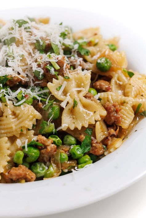 Sausage Pesto Pasta, Pasta With Onions, Pea Pesto, Sausage Pasta Recipes, Lemon Bowl, Healthy Easy Recipes, Basil Pesto, Green Peas, Pesto Pasta