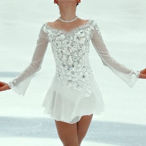 Ice Skating Outfit White, Elegant Figure Skating Dresses, White Skating Dress, Pretty Figure Skating Dresses, Figure Skating Dresses Aesthetic, Ice Skating Costumes Dresses, Figure Skating Outfits Costumes, Figure Skater Outfit, Ice Skater Outfits