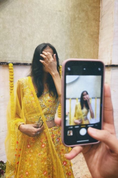 Desi Fit Photoshoot, Picture Ideas In Kurti, Desi Aesthetic Poses, Desi Asthetic Poses, Traditional Photography Poses, Shaadi Aesthetic, Lehnga Photoshoot Poses, Navratri Pictures, Tattoo Fly