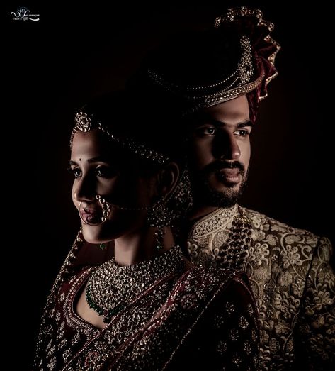 Couple Pic Wedding, Couple Poss Wedding, Wedding Pose For Couple, Wedding Couple Pics, Wedding Shoot Poses Indian, Couple Pose Wedding Photo Ideas, Indian Wedding Pose, Groom Poss Wedding, Couple Wedding Pose