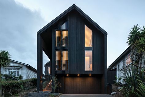 Westmere House :: NERO Abodo® Vulcan Cladding and Slats Exterior Shades, Bungalow Renovation, Green Walls, Timber Cladding, Exterior Cladding, Environmental Design, Modern Exterior, Green Wall, Interior Architecture Design