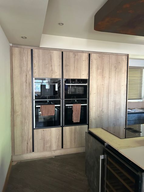 New kitchen design with oven, coffee machine and microwave Double Oven With Microwave, Double Oven Microwave, New Modern Kitchen, Tall Unit, Kitchen Styling Modern, New Kitchen Designs, Oven Microwave, Double Oven, Microwave Oven