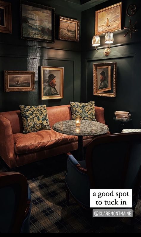 English Gentleman’s Club Decor, Speakeasy Wall Paint, Art Deco Basement Ideas, Peaky Blinders Living Room, Small Speakeasy Room, Gentlemen’s Lounge, Gentleman Club Interior Classic Style, Brewery Bathroom Ideas, Bourbon Lounge Ideas