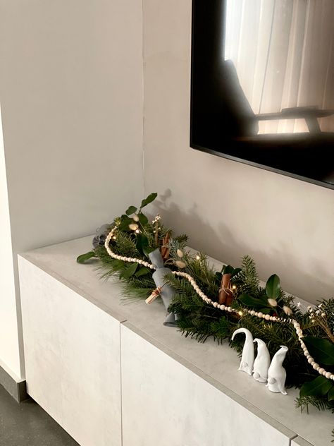 Christmas Tv Unit, Tv Stand Garland Christmas, Christmas Garland On Tv Stand, Christmas Garland Tv Stand, Minimal Xmas Decor, Tv Unit Christmas Decor, Garland Tv Stand, Christmas Decor Tv Stand, Garland Aesthetic