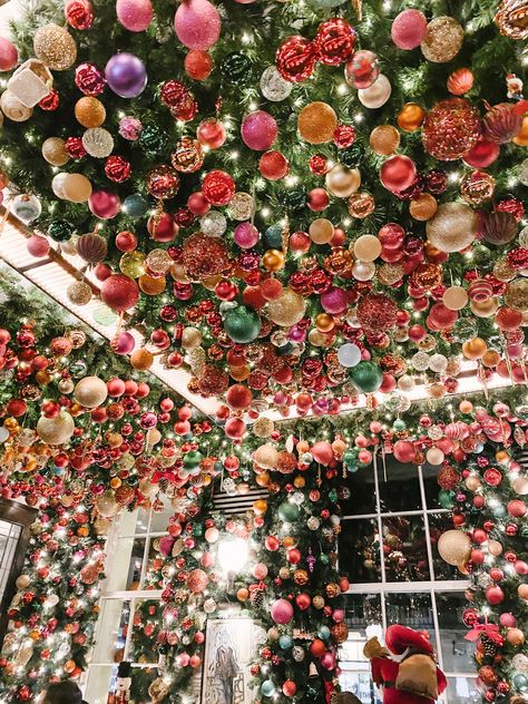 Christmas Shop Ideas, Christmas Decoration Store, Department Store Christmas Decorations, Christmas Department Store, Ornament Ceiling, Store Christmas Decor, Shop Christmas Decorations, Christmas Decor Store, Christmas Decor Shop