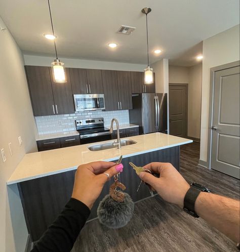 Apartment Goals Couple, New House Keys Aesthetic, Couple Apartment Aesthetic, New House Keys, Apartment Beds, Apartment With Boyfriend, Couples First Apartment, Aesthetic Dream Life, Dream Kitchen Ideas