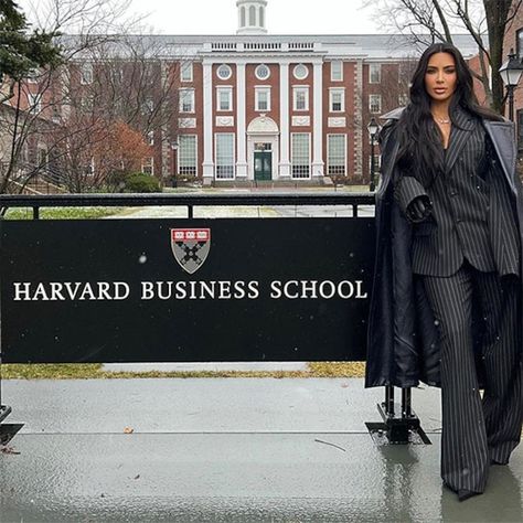 Legally Blonde Characters, School Bucket List, North West Kim Kardashian, Kim Kardashian And North, Olivia Pierson, Harvard Students, Law School Inspiration, Harvard Law, Harvard Law School