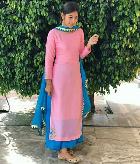 Simple Suit, Patiala Suit Designs, Punjabi Fashion, Punjabi Outfits, Indian Designer Suits, Simple Kurta Designs, Long Kurti Designs, Pakistani Fashion Party Wear, Traditional Indian Outfits