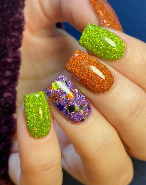 Colorful Sparkle Nails, Multi Color Halloween Nails, Fall Nails Bright, Kids Halloween Nail Ideas, Solid Color Halloween Nails, Elegant Halloween Nails Design, Green Halloween Nails Short, Halloween Nails Colors, Fall Halloween Nails Short