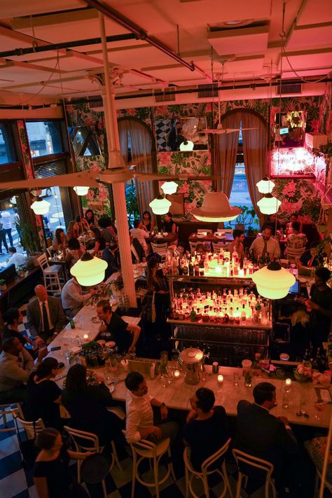 The Smith Restaurant Nyc, Iconic Restaurants In Nyc, New York City Nightlife, New Years Eve In New York City, Restaurants New York City, Best New York Restaurants, New York Club Aesthetic, Nyc Restaurants Manhattan, New York Bar Aesthetic