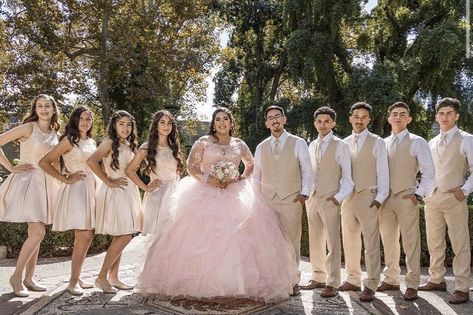 Chambelanes Champagne Suits, Beige Chambelanes Outfits Vaquero, Rose Gold Quinceanera Chambelanes Outfits, Dama And Chambelanes Photo Ideas, Damas And Quinceanera, Cream Chambelanes Outfits, Pink Quince Court Dresses, Quince Pictures With Chambelanes, Pink And Gold Chambelanes