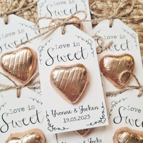 Love is Sweet Chocolate Heart Wedding Favour, Sweet Love, Personalised, Elegant, Rustic, With Twine Bow Detailing - Etsy White And Gold Wedding Themes, Wedding Pretzels, Food Wedding Favors, Sweet Wedding Favors, Wedding Frame Gift, Heart Wedding Favors, Candy Wedding, Bridal Shower Tags, Bridesmaid Groomsmen Gifts