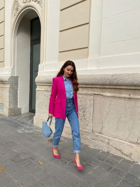 Fuchsia Outfit, Pink Blazer Outfit, Blue Blazer Outfit, Bright Blazer, Denim Shirt Outfit, Blazer And Jeans, Blazer Outfits For Women, Shirt Outfit Women, Jeans Outfit Women