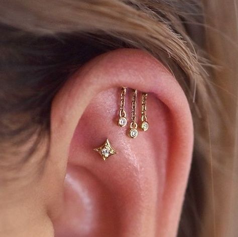 Minimalist Ear Styling, Dainty Flat Piercing, Invisible Helix Piercing, Hidden Helix Piercing Ideas, Reverse Helix Piercing, Ear Piercing Helix Ideas, Tash Helix Piercing, Piercings Ear Aesthetic, Hidden Helix Jewelry