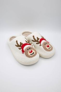 Christmas Sleepovers, Preppy Slippers, Burr Basket, Holiday Slippers, Comfortable House, Christmas Rudolph, Women In White, Fall Boots Outfit, Christmas Fits