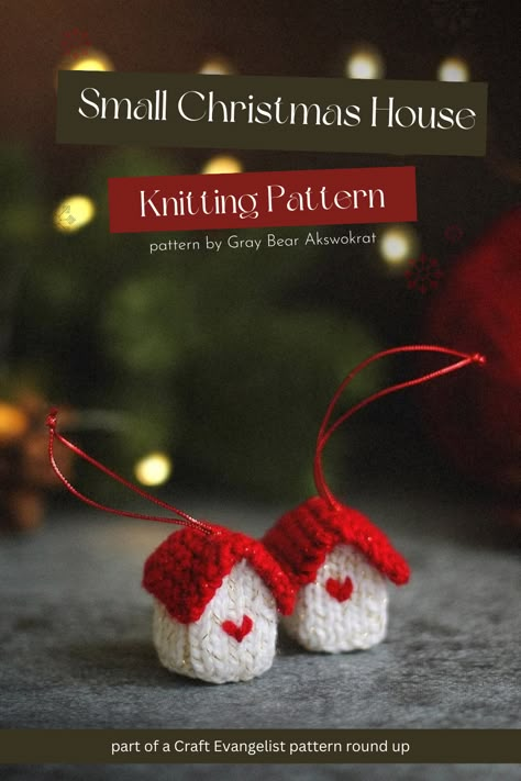 Make these tiny Christmas houses as lovely holiday decorations for your friends and family with this easy to follow knitting pattern by Gray Bear Akswokrat. Find the link to this pattern and other great #ChristmasOrnamentPatterns in the #PatternRoundUp by #CraftEvangelist #KnittingPattern #Yarn #Crafts Knitting Patterns Christmas Decorations, Christmas Decoration Knitting Patterns, Christmas Crafts Knitting, Quick Christmas Knits Free Pattern, Cute Stuff To Knit, Knitted Xmas Decorations Free Patterns, Knitting Ornaments Christmas, Knitted House Pattern, Knit Bear Pattern