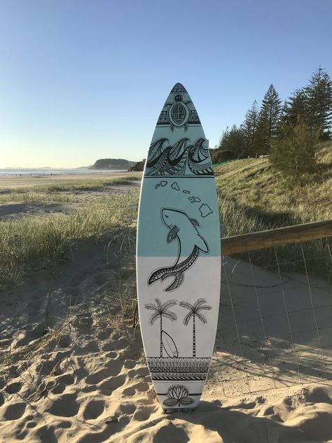 Drawing On Surfboard, Cute Surfboards, Surf Boards Designs, Surf Board Drawing, Surf Board Art, Surfboard Art Design, Surfboard Painting, Surf Painting, Longboard Design