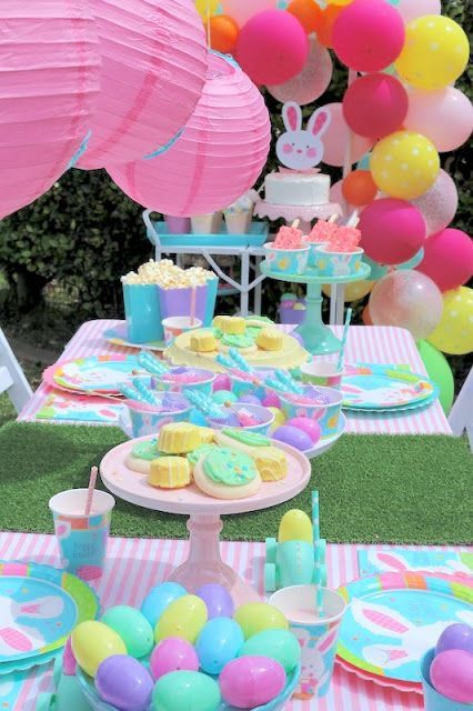 Easter Kids Party Decorations, Easter Party Theme Ideas, Kid Easter Party, Peep Themed Party, Peeps Party Ideas, Easter Egg Party Ideas, Easter Party Food For Kids, Peeps Birthday Party, Kids Easter Party Food