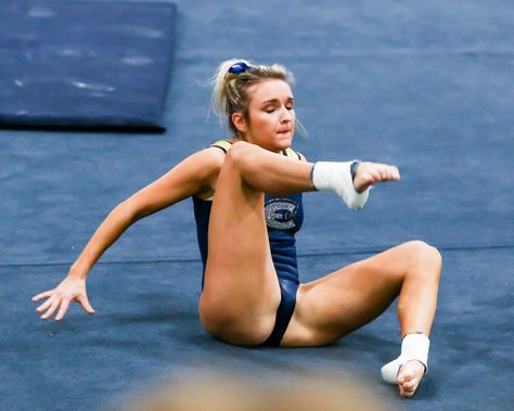 IMG_8673 | 2017 Women's College Gymnastics | Knox Triathlon Dude | Flickr College Gymnastics, Trendy Workout Outfits, Hot Yoga Poses, Gymnastics Poses, Gymnastics Photos, Gymnastics Photography, Gymnastics Pictures, Female Gymnast, Gymnastics Girls