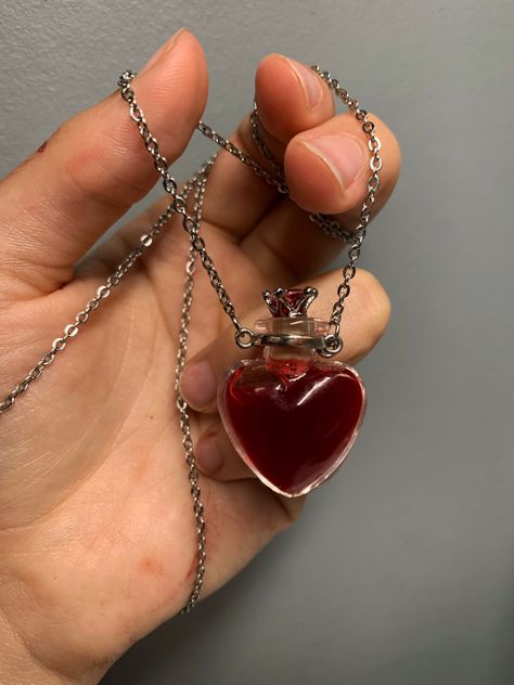 Chique Outfits, Funky Jewelry, Fantasy Jewelry, Red Aesthetic, Girly Jewelry, Dream Jewelry, Pretty Jewellery, Jewelry Inspo, Cute Jewelry