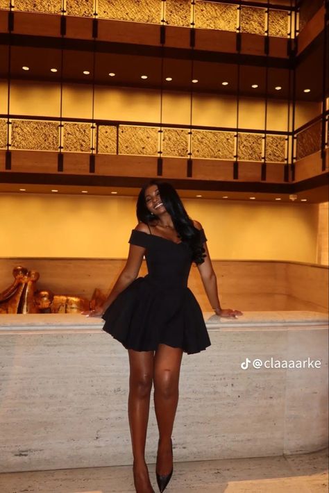 Banquet Dresses Black Women, Dinner Outfit Summer Black Women, Cocktail Dress Pose Ideas, Dinner Dress Outfits Black Women, Upscale Dinner Outfit Black Women, 20th Birthday Dinner Outfit, Grad Dress Black Women, Classy Dress Black Women, Semi Formal Black Women