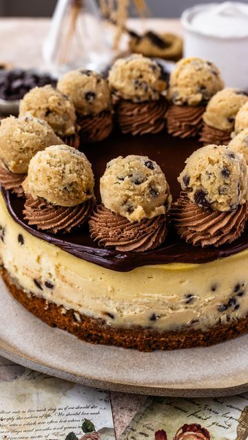 Chocolate Chip Cheesecake Cookies Recipe, Camila Hurst, Chocolate Chip Cookie Crust, Chocolate Chip Cookie Dough Cheesecake, Decadent Cheesecake, Cookie Dough Cheesecake, Cheesecake Lovers, Chocolate Whipped Cream, Breakfast Recipes Sweet