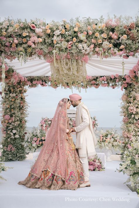 Pastel Indian Wedding Outfits, Luxurious Indian Wedding, Indian Fairytale Wedding, Romantic Indian Wedding, Desi Wedding Reception Decor, Pakistani Beach Wedding, Indian And White Wedding, Indian Wedding On Beach, Indian Wedding Outside