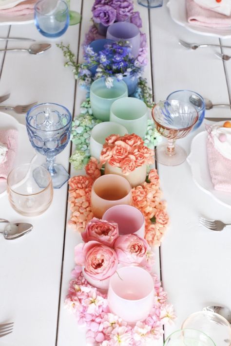 TABLE DECOR | NgLp Designs shares pastel coloured table top decor via Lory, To Have and To Host: swoon-worthy Valentine's Day table decor inspiration / table, table decor, tableware, table top decorations, pink, pastels /// #pastel #valentines #tabledecor Valentines Day Tablescapes, Tafel Decor, Pastel Party, Blue Valentine, Spring Wedding Colors, Rainbow Wedding, Pastel Wedding, Pastel Rainbow, Decoration Table