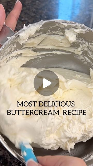 Karina Llanes on Instagram: "For some reason i kept messing up this recipe but i FINALLY got it down its sooo delicious, easy to make! Here is the recipe! 

>>INGREDIENTS<<
1 cup pasteurized egg whites
1 2lb bag powdered sugar
1/2 tsp salt
1 tbs vanilla extract
4 cups unsalted butter

 #swissmeringuebuttercream #buttercream #cake #baking #buttercreamrecipe" Apple Cinnamon Recipes, Best Buttercream Frosting, Buttercream Frosting Cake, Best Buttercream, Frosting Recipes Easy, Cake Decorating Classes, Cookie Business, Baking Cakes, Cinnamon Recipes