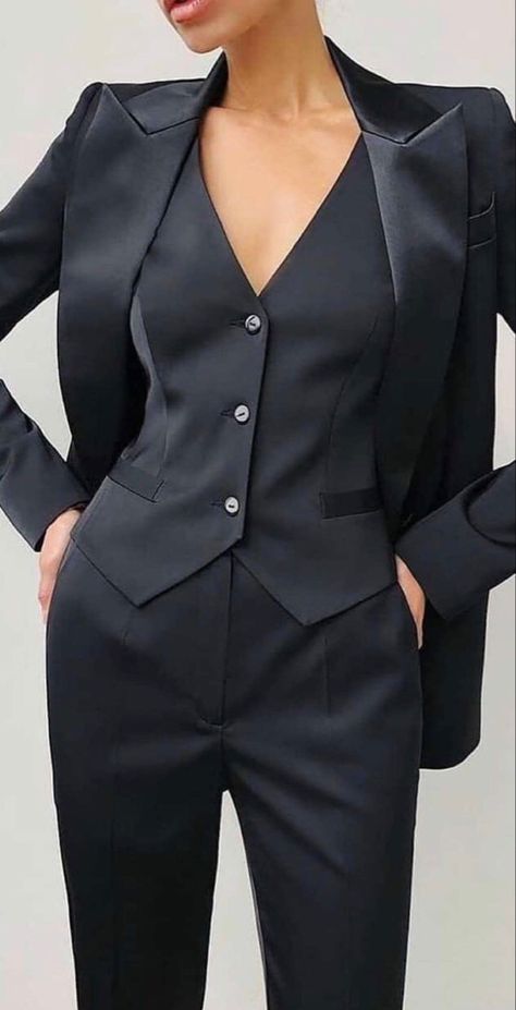 Mode Ab 50, Womens Suits Business, Woman Suit Fashion, Classy Work Outfits, Black Suit, Mode Inspo, Blazer Outfits, 가을 패션, Suit Fashion