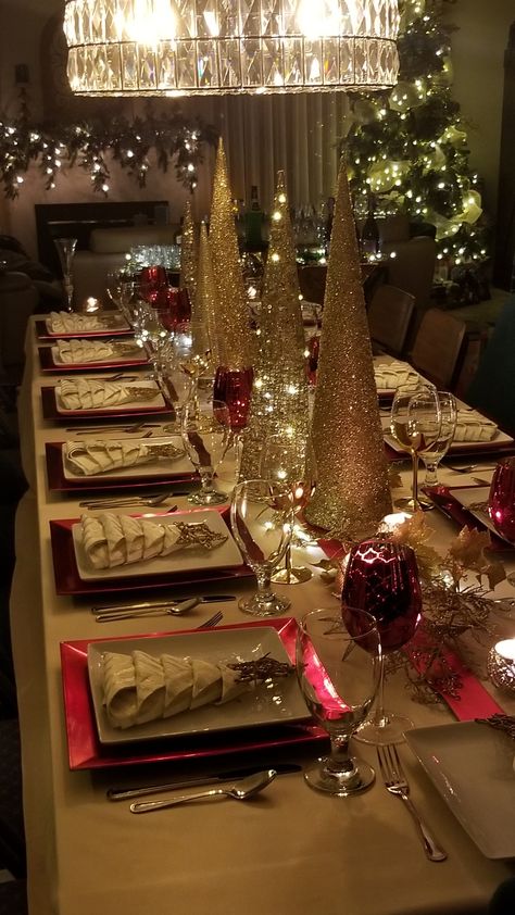 Womens Christmas Dinner Table, Christmas Dinner Table Settings Elegant, Christmas Dinner Decor, Christmas Dinner Table Settings Red, Chistmas Dining Table, Christmad Dining Table, Christmas Table Settings Elegant, Christmas Dinner Table Settings, Christmas Dining Table Decor