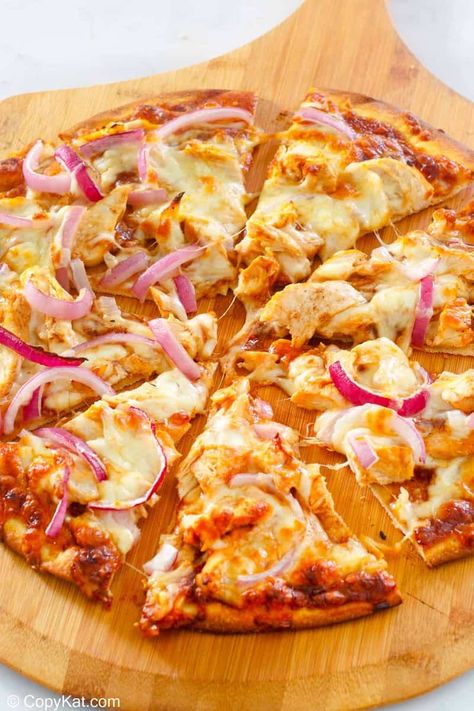 BBQ Chicken Pizza with mozzarella, Gouda cheese, and red onion is a tasty meal for any day of the week. Get the easy California Pizza Kitchen copycat recipe and find out how to make the best barbecue chicken pizza. Use homemade or store-bought pizza dough and your favorite BBQ sauce. No need to go to CPK when you can DIY at home. #easypizza #bbqchickenpizza #pizzarecipeeasy #copycat #copycatrecipe Barbecue Chicken Pizza Recipe, Pizza With Mozzarella, Bbq Chicken Pizza Recipe, Chicken Pizza Recipe, Barbecue Chicken Pizza, Recipe Copycat, Onion Pizza, Chicken Pizza Recipes, Homemade Barbecue