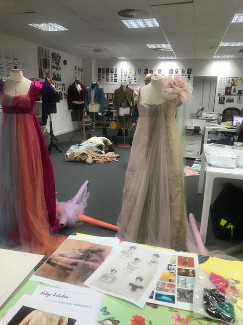 ‘Bridgerton’ Costumes: A Look at the Netflix Show’s Colorful Looks – WWD Serie Tv Netflix, Prom Images, Bridgerton Costumes, Bridgerton Dresses, Costume Department, Miami Outfits, Netflix Show, Theatre Costumes, Outdoor Diy