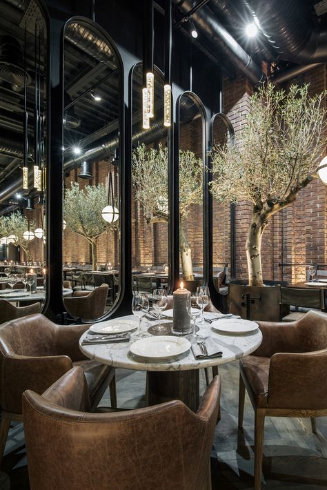 Gallery of Fish Restaurant CATCH / YoDezeen studio - 4 Modern Dark Restaurant Interior, Elegant Restaurant Interior Design, Hotels Lobby, Luxury Restaurant Interior, Bar Deco, Restaurant Design Inspiration, Fish Restaurant, Bar Design Awards, Decoration Restaurant