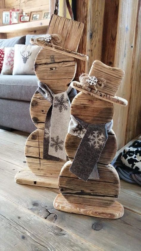 Woodworking Christmas Decorations, Winter Pallet Projects, Rustic Wood Snowman, Christmas Modge Podge Ideas, Holiday Woodworking Ideas, Winter Woodworking Projects, Snowmen Wood Crafts, Christmas Woodworking Projects That Sell, Xmas Wood Projects