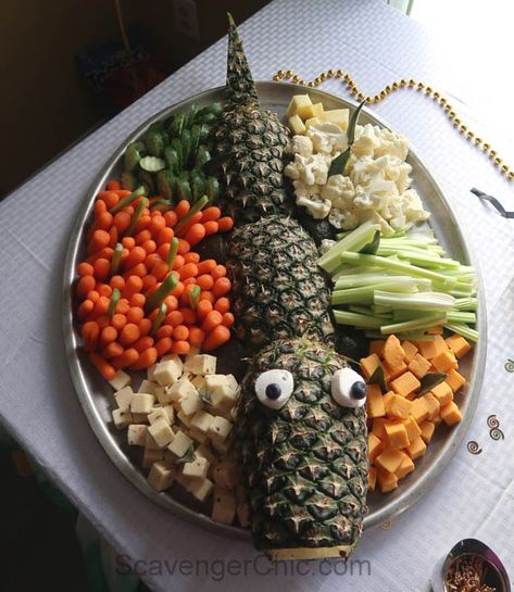 Veggie Platter, Reptile Party, Party Food Dessert, Vegetable Platter, Decorações Com Comidas, Charcuterie Inspiration, Party Food Platters, Veggie Tray, Party Platters