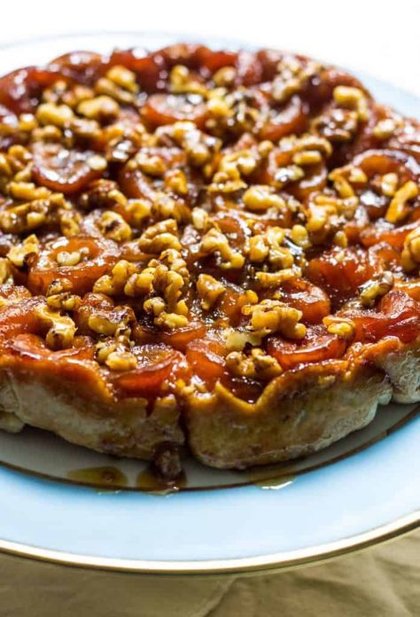 Banana Tarte Tatin with Chopped Nuts - Mon Petit Four® Banana Tart, French Recipes Authentic, Tarte Tatin Recipe, French Tart, French Dessert Recipes, Banana Dessert Recipes, Pastry Recipe, Caramelized Bananas, French Recipes