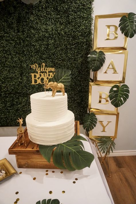 Safari Shower Cake, Safari Themed Baby Shower Cake, Safari Boy Baby Shower Ideas, Baby Boy Jungle Shower Ideas, Baby Shower Safari Centerpieces, Safari Baby Shower Cake Boy, Safari Baby Shower Gender Neutral, Modern Safari Baby Shower Ideas, Baby Shower Themes Safari