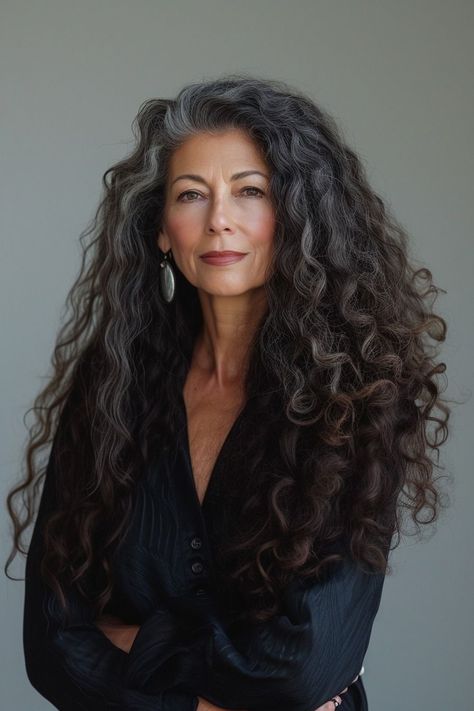 Grey Hair Model Older Women, Old Money Hair Curly, Grey Curly Hair, Layered Curly Hair, Beautiful Gray Hair, Curly Hair Women, Chic Hairstyles, Curly Hair Cuts, Long Curly Hair