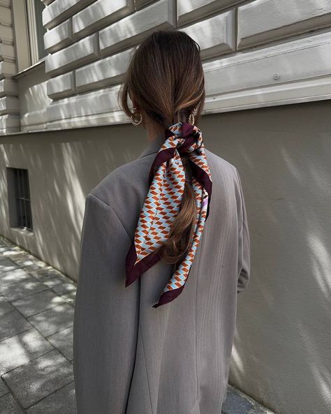 Silk Scarf Outfit, Scarf Aesthetic, Silk Scarf Hair, Sunday Style, Hippie Hair, Head Scarf Styles, Hair Arrange, Scarf Outfit, Fashionista Clothes