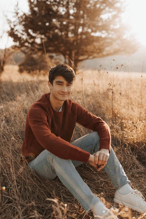 Men’s Senior Pictures Outfits, Individual Photoshoot Ideas Male, Picture Poses Ideas Men, Outdoor Photoshoot For Men, Senior Picture Ideas Trans, Individual Photo Poses Men, Teen Boy Family Portraits, Single Poses For Men, Fall Senior Boy Picture Ideas