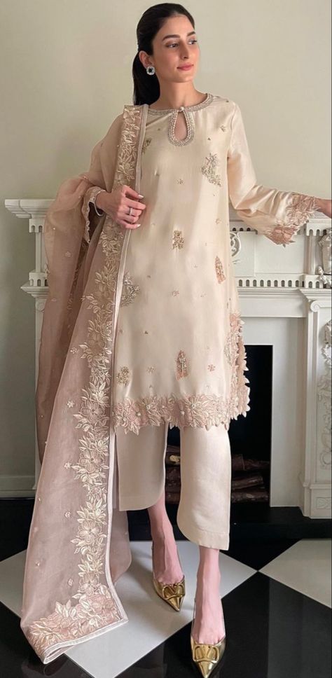 Dress For Eid 2024, Pakistani Kamiz Design, Pakistani Clothes Aesthetic, Aesthetic Pakistani Suits, Suit Design Pakistani Style, Desi Clothes Pakistani Outfits, Indian Suits For Women Stylish, Indian Dresses Simple, Pakistani Fancy Dresses Wedding Outfits