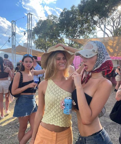 Preppy Festival Outfit, Pitch Music And Arts Festival Outfits, Cowboy Hat Festival Outfit, Uk Festival Outfit 2024, Lost Paradise Festival, Australian Festival Outfit, 2024 Festival Outfits, Festival Outfit Shorts, Pitch Festival Outfits