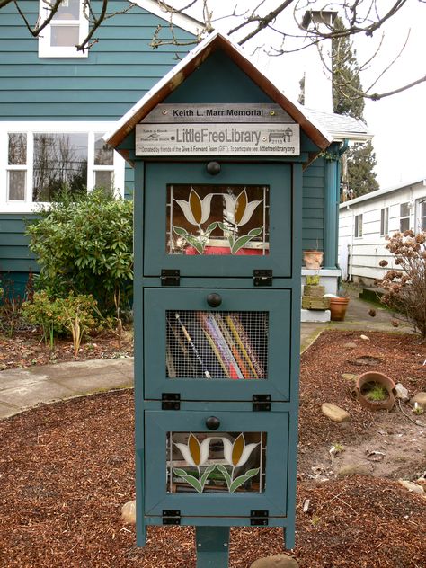 A Little Free Library in Portland, OR, photographed by Rioter Jill Guccini.... I love my city! Little Free Library Plans, Tiny Library, Street Library, Library Plan, Lending Library, Library Inspiration, Mini Library, Community Library, Book Exchange