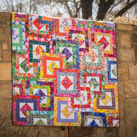 Quilt Free Pattern, Kaffe Fassett Quilts, Kaffe Fassett Fabric, Rose Quilt, Free Spirit Fabrics, Colorful Quilts, Kaffe Fassett, Free Quilting, Easy Quilts