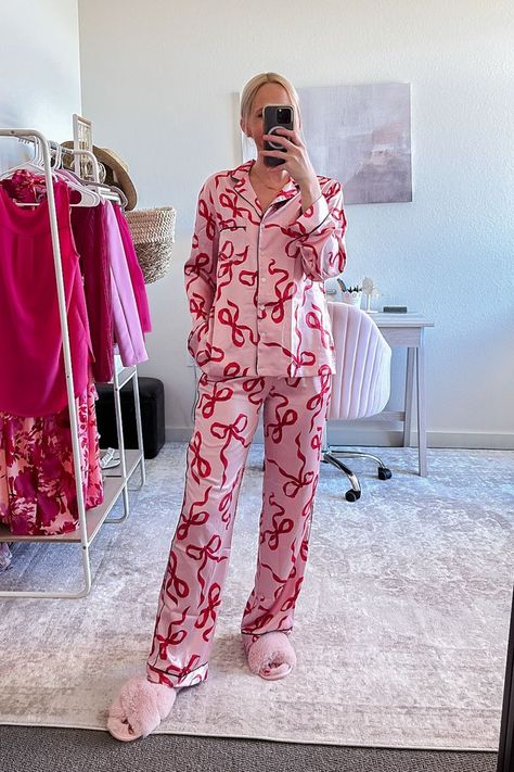 Christmas pajama party outfit women!! If you love Christmas pajama sets as much as we do, then you're going to obsess over this years' holiday pajama sets for women from Victoria's Secret! They are SO cute! This satin pink bow pajama set is our favorite! Head to our latest post for more Christmas pjs that we're loving! Christmas Pajama Party Outfit, Sleepwear Aesthetic, Cute Pijamas, Pajama Party Outfit, Party Outfit Women, Cute Christmas Pajamas, Christmas Pajama Party, Pajama Sets For Women, Vs Pajamas