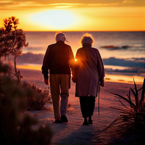 Old Generation Love, Old Couple Photos, Old Couples In Love, Old Age Love, Old Couple Aesthetic, Couples Walking Together, Retirement Aesthetic, Happy Old Couple, Oldies Aesthetic